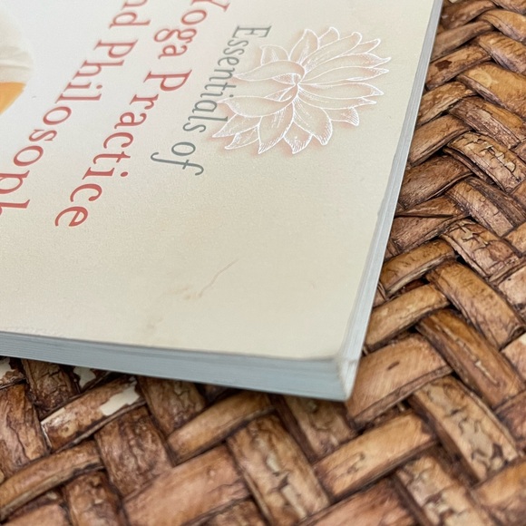 Book Used Good Condition Paperback Yoga Practice & Philosophy Meditation Spirit - Picture 4 of 12